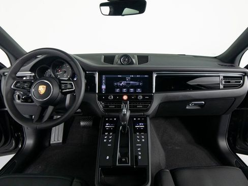 New 2026 Porsche Macan image 32