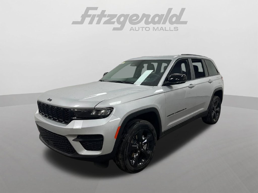 New 2025 Jeep Grand Cherokee Altitude RWD image 2
