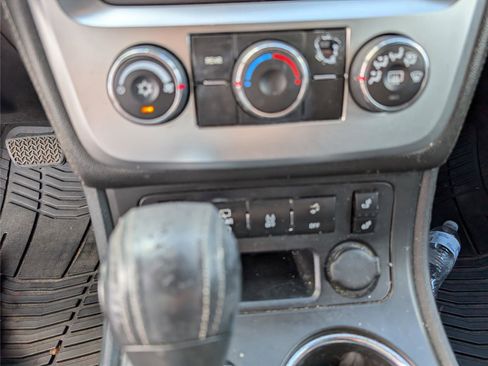 Used 2014 GMC Acadia SLE FWD image 16