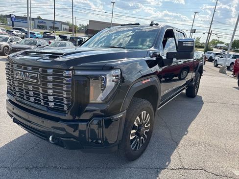 Used 2025 GMC Sierra 2500 Denali Ultimate AWD/4WD image 3