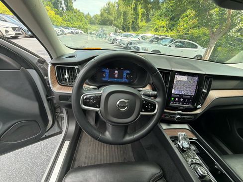 Certified 2023 Volvo XC60 B5 Ultimate w/ Climate Package FWD image 24