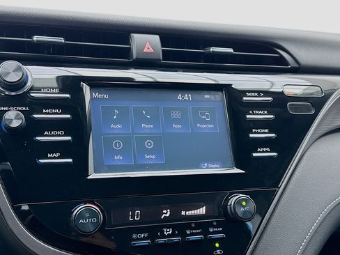 Used 2019 Toyota Camry SE w/ Carpet Mat Package FWD image 9