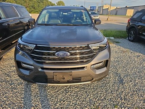 Used 2023 Ford Explorer XLT w/ Equipment Group 202A AWD/4WD image 2