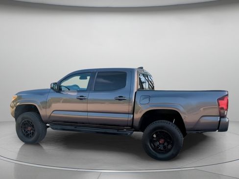 Used 2022 Toyota Tacoma SR RWD image 18