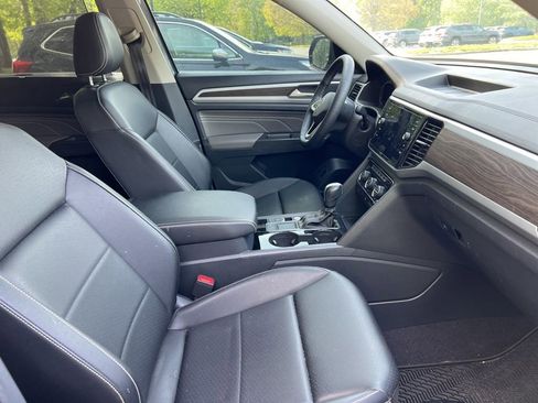 Used 2023 Volkswagen Atlas SE w/ Black Wheel Package image 7