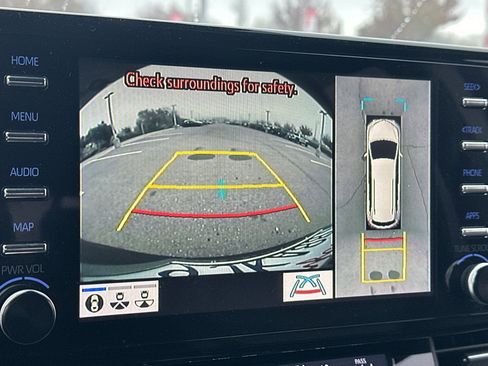 Used 2023 Toyota Sienna Platinum image 27