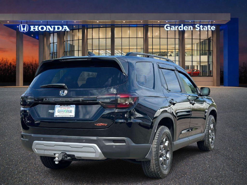 Certified 2024 Honda Pilot TrailSport image 3