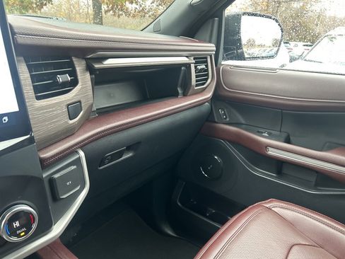 Used 2024 Ford Expedition Max Limited image 21