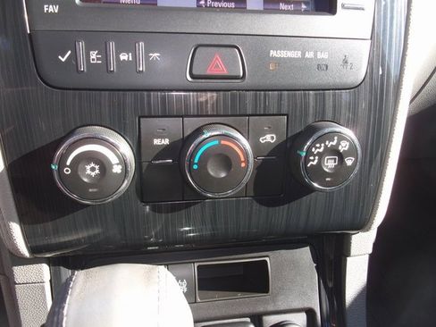 Used 2017 Chevrolet Traverse LT image 19