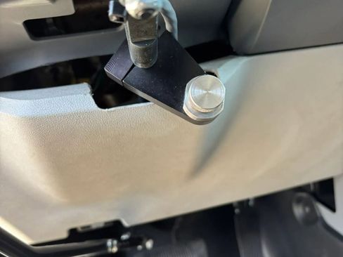 Used 2010 Chrysler Town & Country Touring image 19