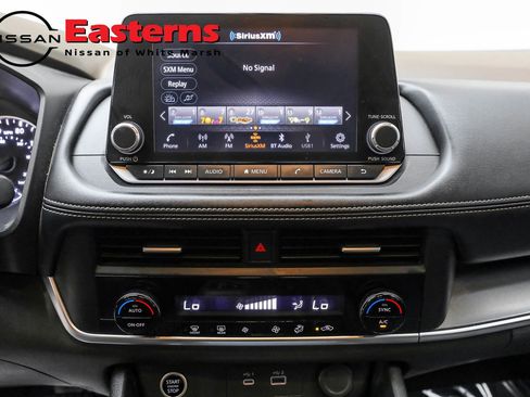 Used 2023 Nissan Rogue SV image 14