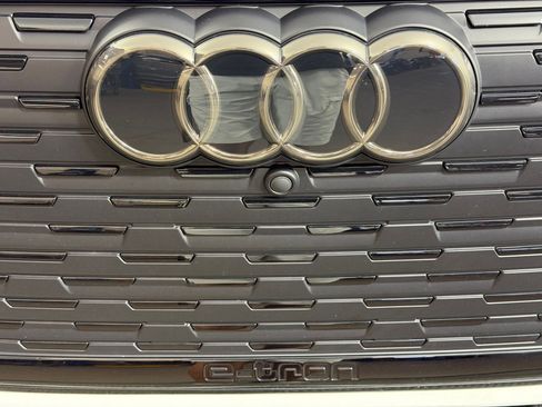 Used 2023 Audi Q4 e-tron Premium w/ Convenience Package AWD/4WD image 23
