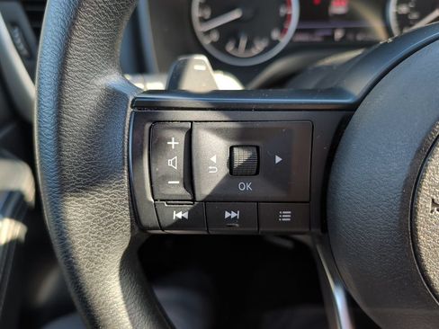 Used 2024 Nissan Rogue SV FWD image 13