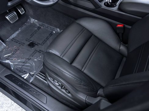 Certified 2025 Porsche Cayenne GTS AWD/4WD image 27