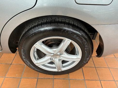 Used 2013 Nissan Versa S Plus image 28