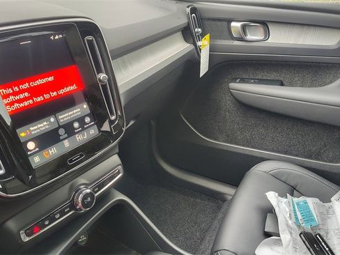 New 2026 Volvo XC40 B5 Core w/ Climate Package image 22