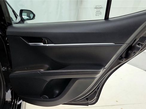 Used 2022 Toyota Camry SE image 17