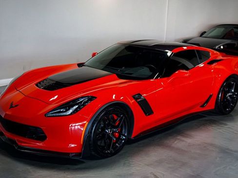Used 2015 Chevrolet Corvette Z06 w/ 3LZ Preferred Equipment Group image 32