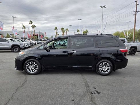 Certified 2020 Toyota Sienna XLE Premium image 3