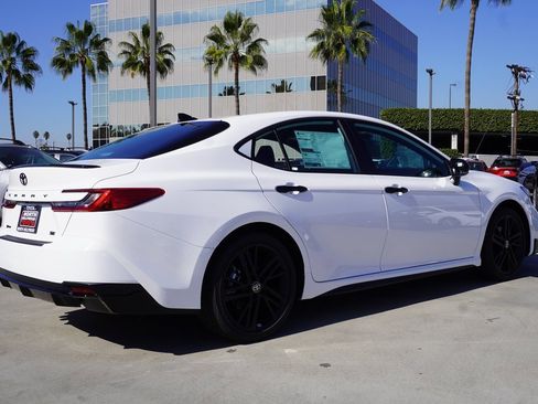 New 2026 Toyota Camry Hybrid image 3