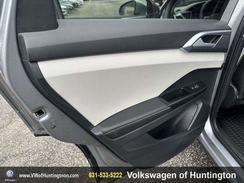 Certified 2025 Volkswagen Taos SE w/ Panoramic Sunroof Package image 20