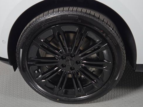 New 2026 Land Rover Range Rover SE AWD/4WD image 9