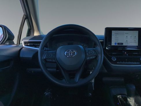Used 2025 Toyota Corolla LE image 12