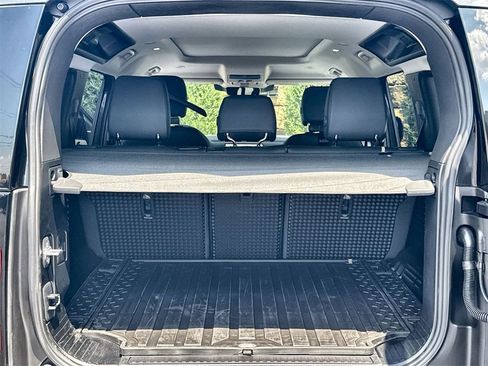 Used 2025 Land Rover Defender 110 S image 18