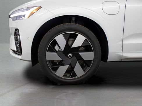 New 2024 Volvo XC60 T8 Plus w/ Protection Package Premier image 11