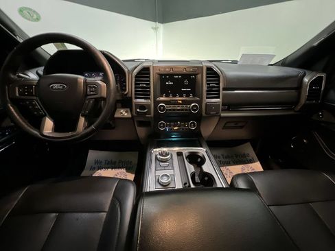 Used 2018 Ford Expedition XLT w/ Equipment Group 202A AWD/4WD image 18