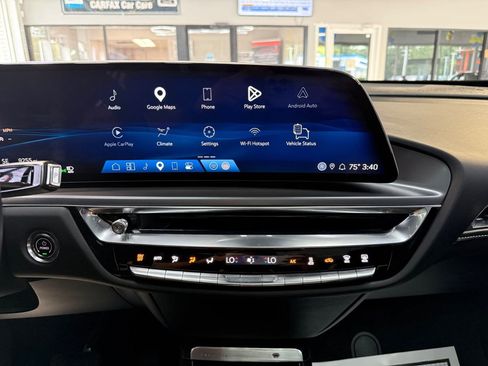 Used 2024 Cadillac Lyriq Tech AWD/4WD image 17