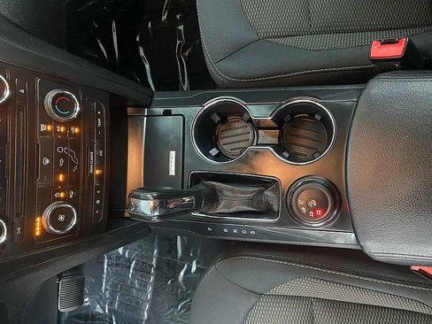 Used 2017 Ford Explorer XLT image 29