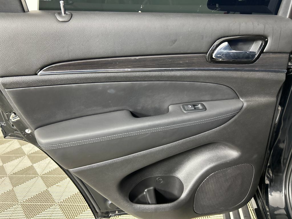 Used 2021 Jeep Grand Cherokee Overland AWD/4WD image 16