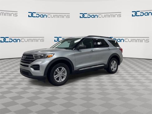 Used 2023 Ford Explorer XLT image 4