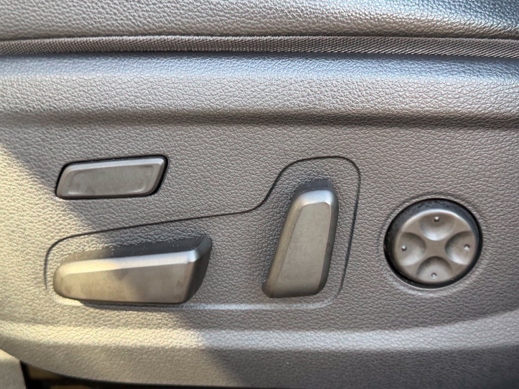 Used 2020 Hyundai Santa Fe Limited AWD/4WD image 19