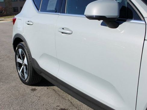 Used 2025 Volvo XC40 B5 Plus image 51