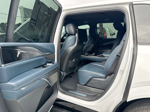 Used 2025 Cadillac Escalade IQ Luxury 2 AWD/4WD image 28