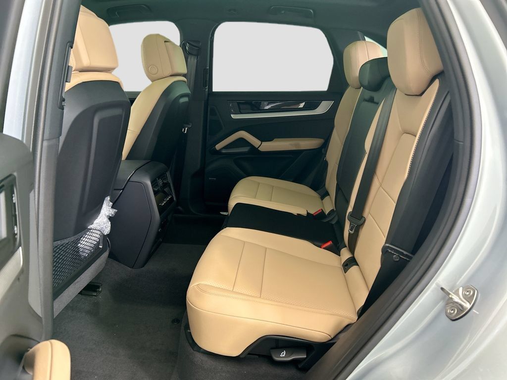 Used 2026 Porsche Cayenne AWD/4WD image 18