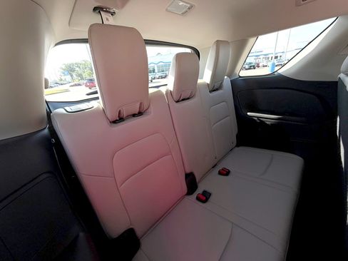 Used 2025 Nissan Pathfinder SL FWD image 28