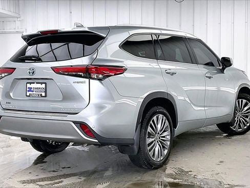 Used 2021 Toyota Highlander Platinum image 12