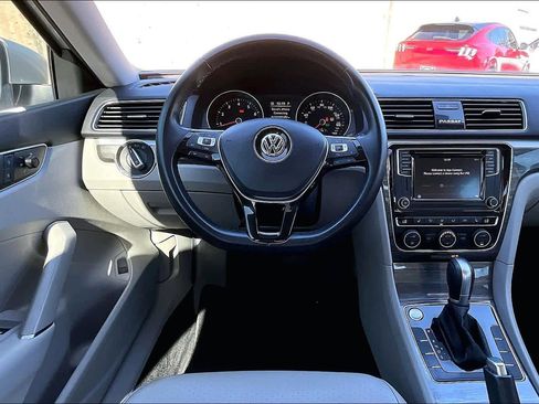 Used 2018 Volkswagen Passat 2.0T SE image 5