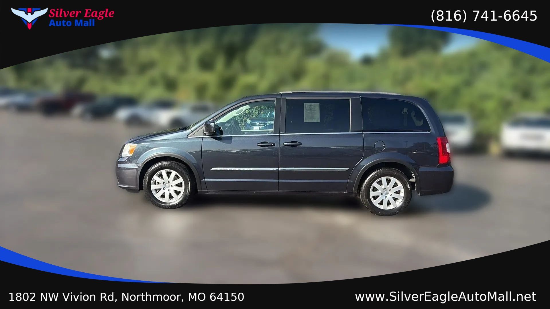 Used 2014 Chrysler Town & Country Touring FWD image 2