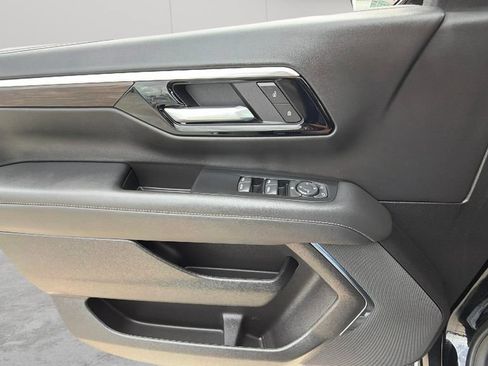 Certified 2025 Chevrolet Suburban LS RWD image 25