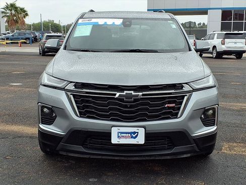 Used 2023 Chevrolet Traverse RS image 2