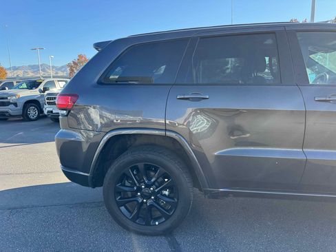 Used 2021 Jeep Grand Cherokee Laredo X image 8