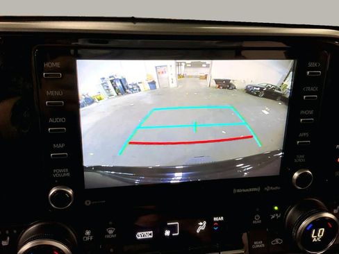 Used 2022 Toyota Highlander XLE AWD/4WD image 27
