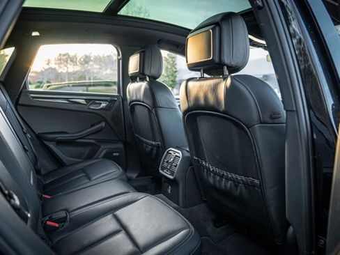 Used 2023 Porsche Macan Turbo image 35