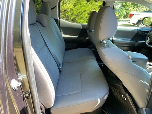 Used 2022 Toyota Tacoma SR5 w/ Technology Package RWD image 33