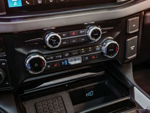 Used 2026 Ford F450 Platinum w/ FX4 Off-Road Package AWD/4WD image 70