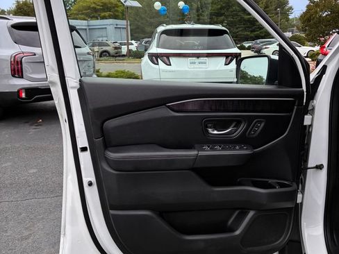 Used 2023 Honda Pilot Elite image 45